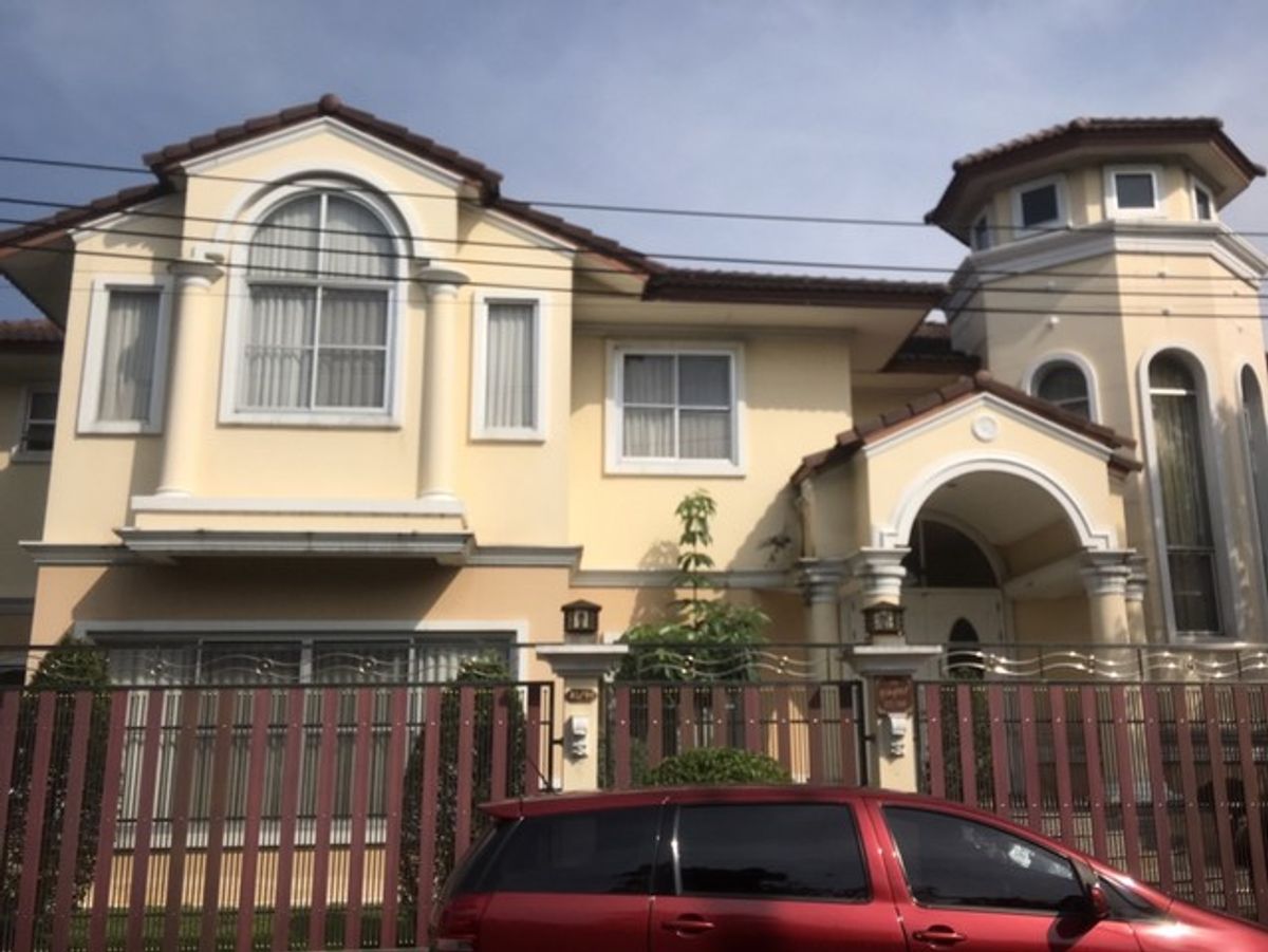 ขายบ้านนวมินทร์ รามอินทรา : [ขาย] บ้านเดี่ยวพร้อมห้องใต้ดิน | 126.6 ตร.ว. | 4 ห้องนอน | ซ.พระยา 39 รามอินทรา | ลดพิเศษ 16.5 ล้าน | หมู่บ้าน Living lagoon