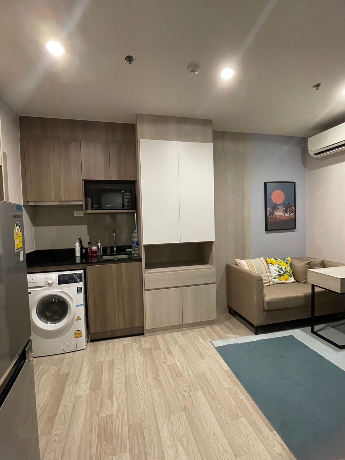 For RentCondoBangna, Bearing, Lasalle : Ideo Mobi Sukhumvit EastPoint condo for rent. Completely decorated with a BTS Bangna BTS BTS only 250 meters !!