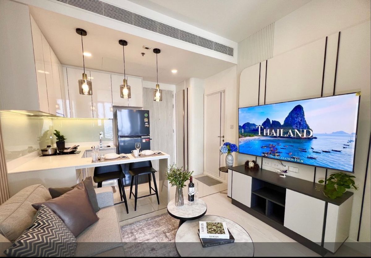 For RentCondoKasetsart, Ratchayothin : Rent Massarine, Ratchayothin, beautiful furniture near BTS Ratchayothin. Interested in Atline.@841QLNR