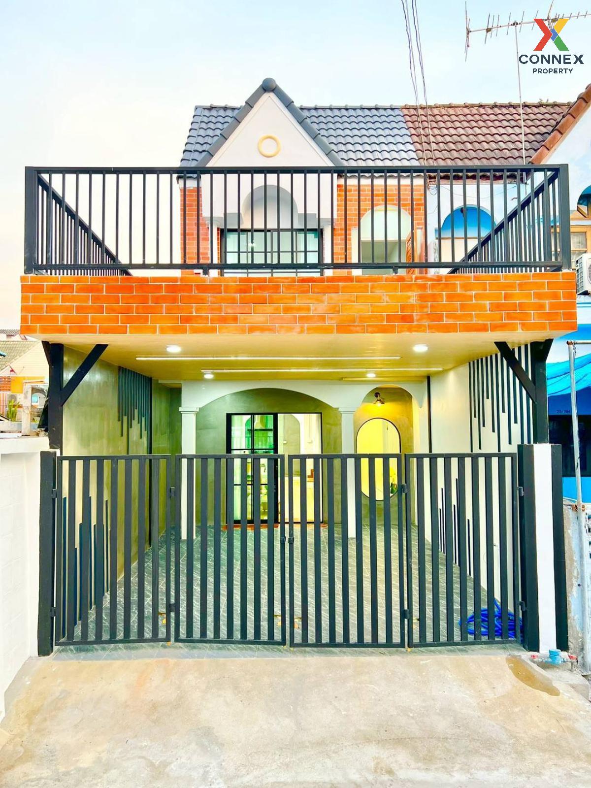 ขายทาวน์โฮมมีนบุรี-ร่มเกล้า : ขายทาวน์เฮ้าส์/ทาวน์โฮม  บ้านเกศรี 2 ห้องมุม รีโนเวทใหม่ MRT-บางชัน สะพานสูง เขต สะพานสูง กรุงเทพ CX-120794  (S)