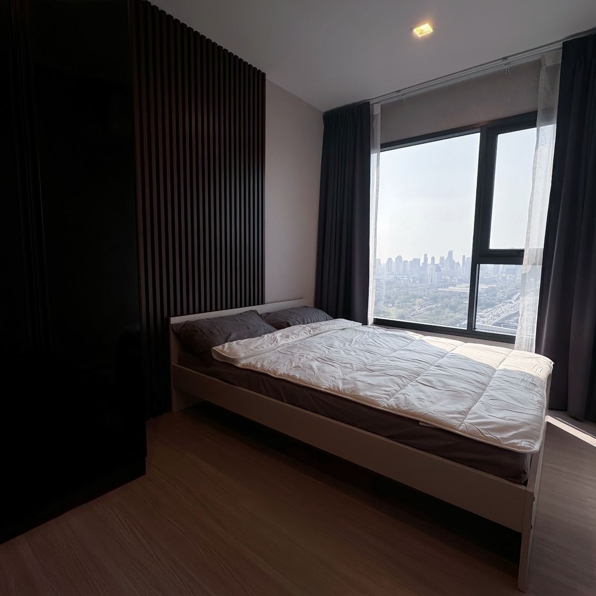 For RentCondoRama9, Petchburi, RCA : Life Asoke Hype 32SQM Best View 20,000 B