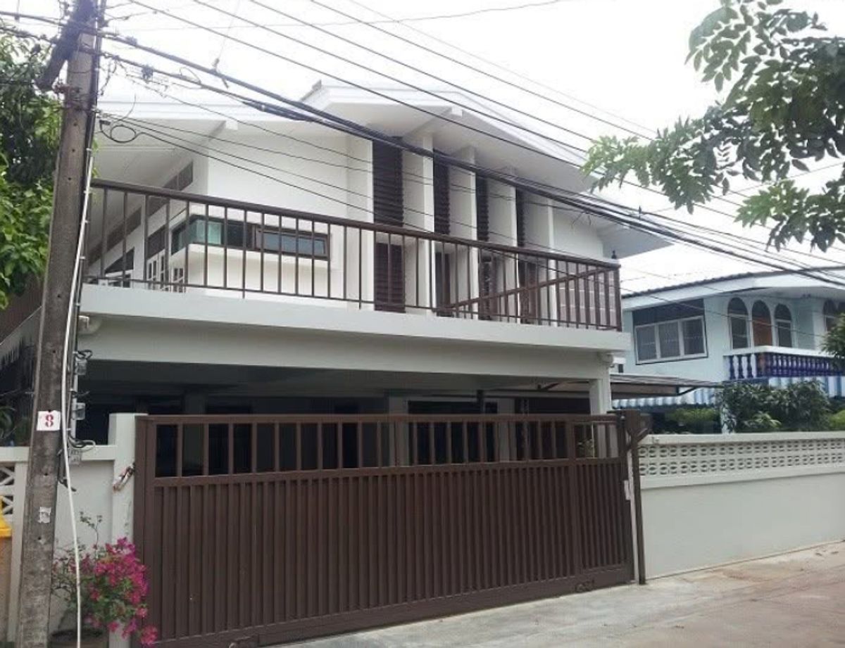 ให้เช่าบ้านรัชดา ห้วยขวาง : ให้เช่าบ้านเดี่ยวห้วยขวาง ใกล้ Central พระราม 9, MRT ห้วยขวาง 1.5 กม. 