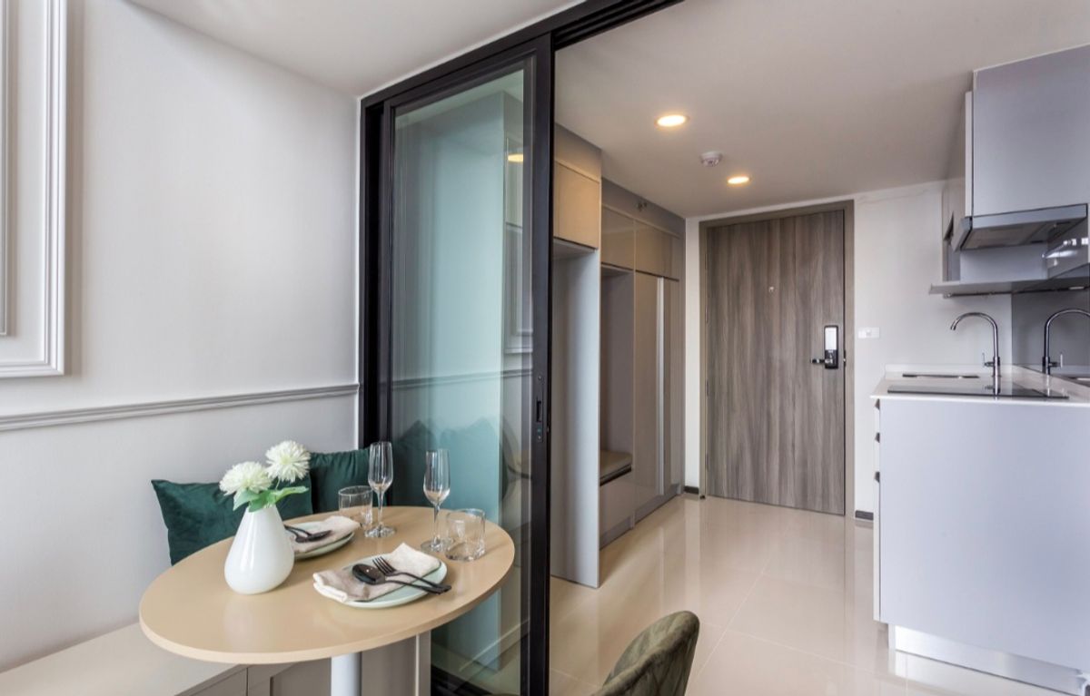 For RentCondoKasetsart, Ratchayothin : Knightbrige Space Ratchayothin, good view and not affected by earthquakes.