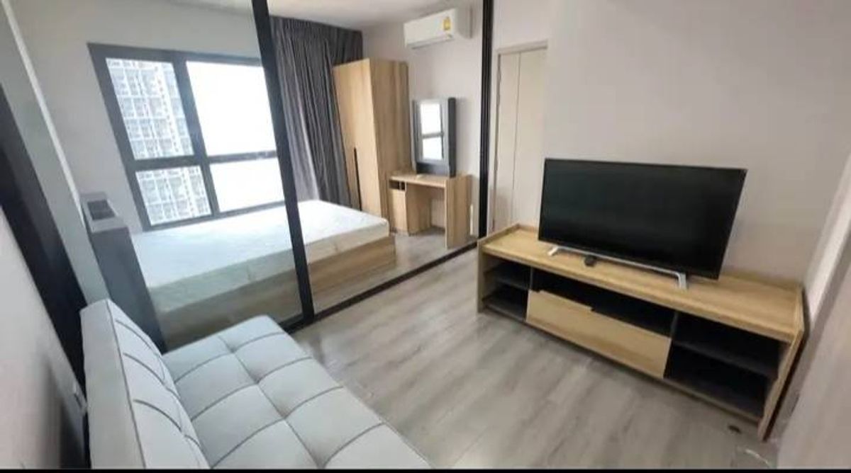 For RentCondoRattanathibet, Sanambinna : Condo for rent The Politan Rive. Bin Nam has a washing machine.