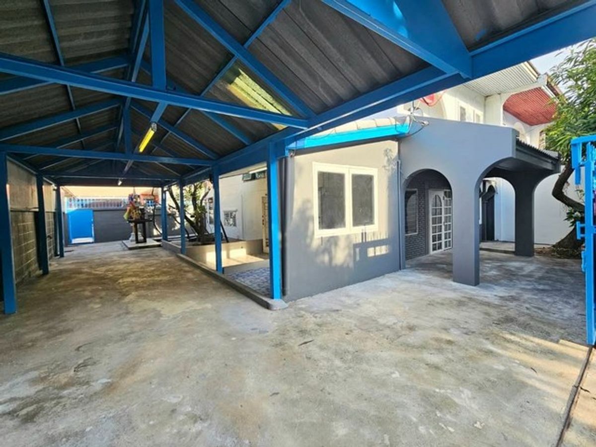 ขายทาวน์โฮมโชคชัย4 ลาดพร้าว71 : HR2418ขายทาวน์เฮ้าส์ 2 ชั้น หลังริม ซอยลาดพร้าว 87 เดินทางสะดวก ใกล้รถไฟฟ้าสายสีเหลือง สถานีลาดพร้าว83