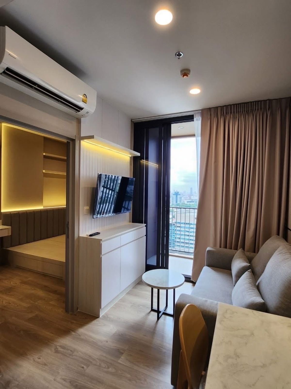 ให้เช่าคอนโดสุขุมวิท อโศก ทองหล่อ : ให้เช่า OKA Haus Sukhumvit 36 ราคา 21,000 บาท [TTr250503]