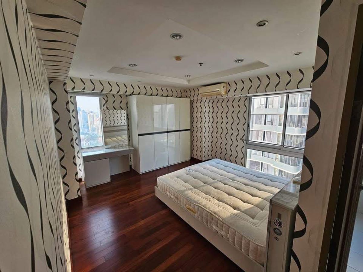 For RentCondoRama9, Petchburi, RCA : Condo for rent, My Resort Bangkok, beautiful, high -ranking room, ready to approach MRT Phetchaburi and AirportLink Makkasan. Interested to say hello.