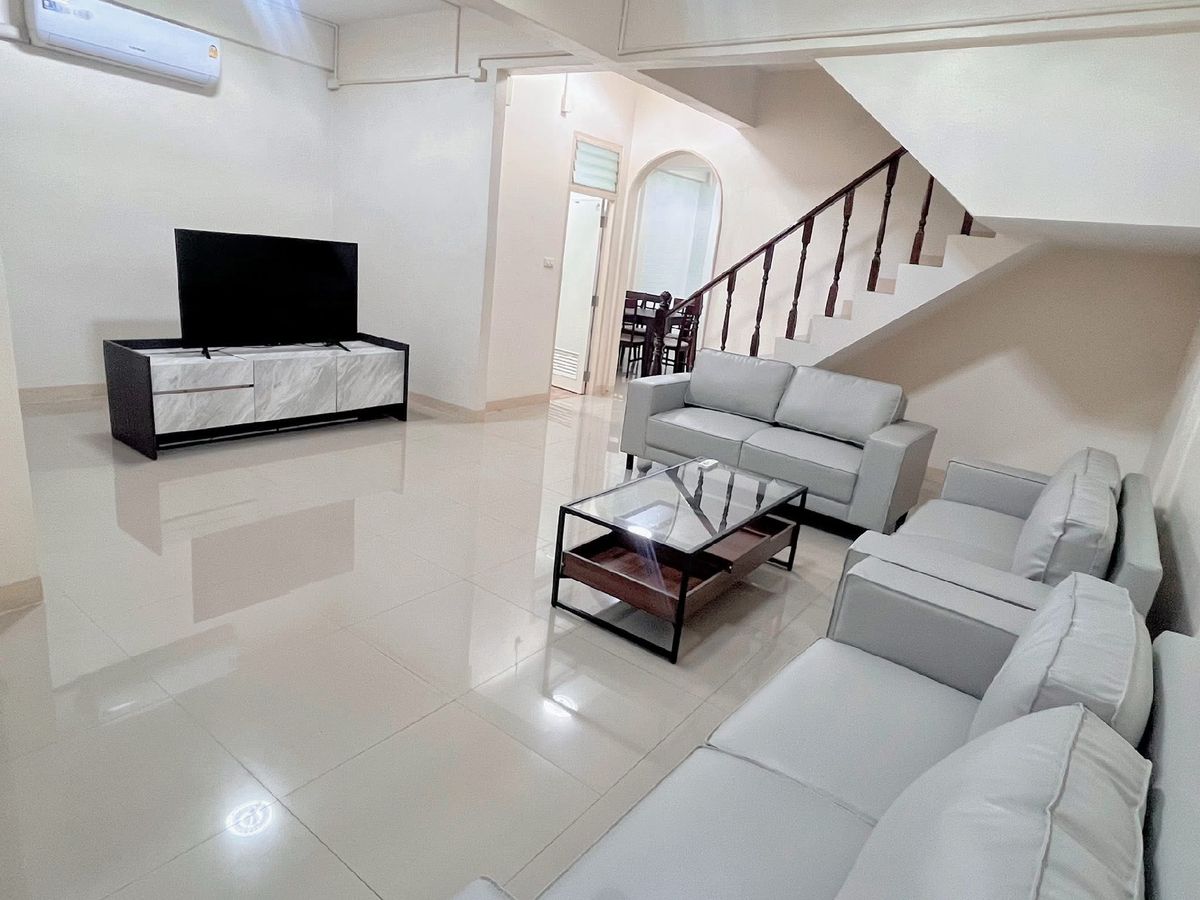 ให้เช่าทาวน์โฮมรัชดา ห้วยขวาง : บ้านให้เช่าห้วยขวาง มี5นอน ใกล้ สุทธิสาร ประชาราษฎร์บำเพ็ญรัชดา18 