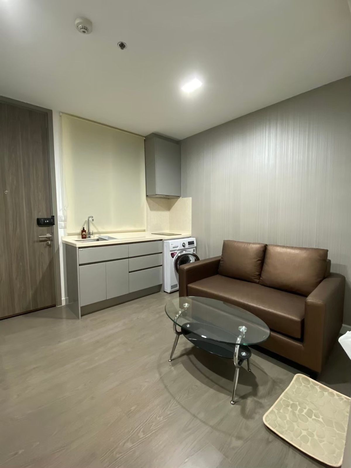 ให้เช่าคอนโดรัชดา ห้วยขวาง : ให้เช่า A space ID อโศก-รัชดา ตึกด้านหน้าติดถนน พร้อมที่จอดอัตโนมัติ ใกล้ มศว ประสานมิตรเพียง 1 สถานี