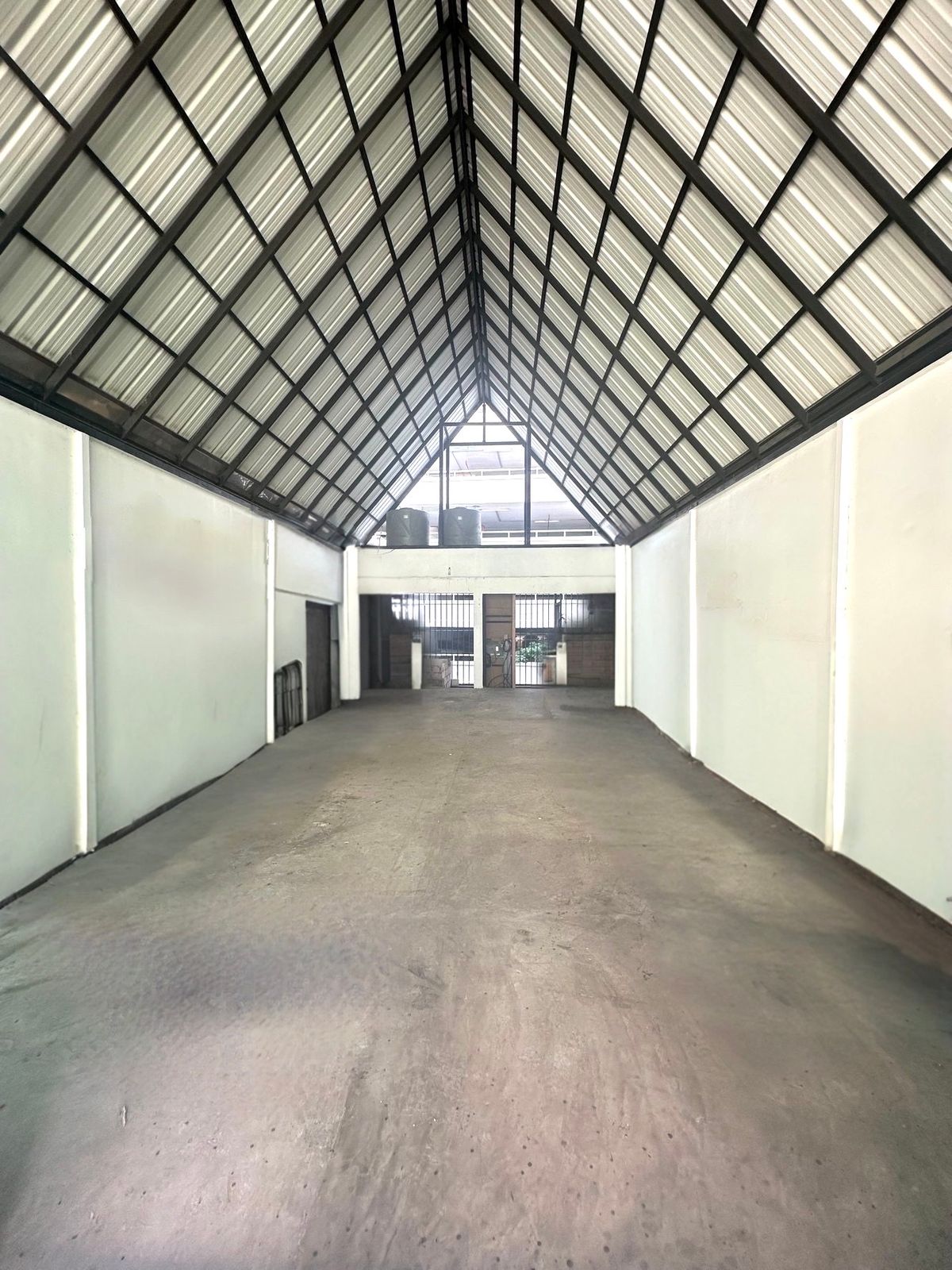 ให้เช่าอาคารพาณิชย์อ่อนนุช อุดมสุข : 🌿🔥🔥ให้เช่า! พื้นที่ดาดฟ้าเชิงพาณิชย์ เดินเพียง 3 นาทีจาก BTS พระโขนง / 1 นาทีจาก W District Night Marketเหมาะกับทุกธุรกิจ: คลินิกความงาม, โอมากาเสะ, บาร์, ออฟฟิศ, โชว์รูม ฯลฯ