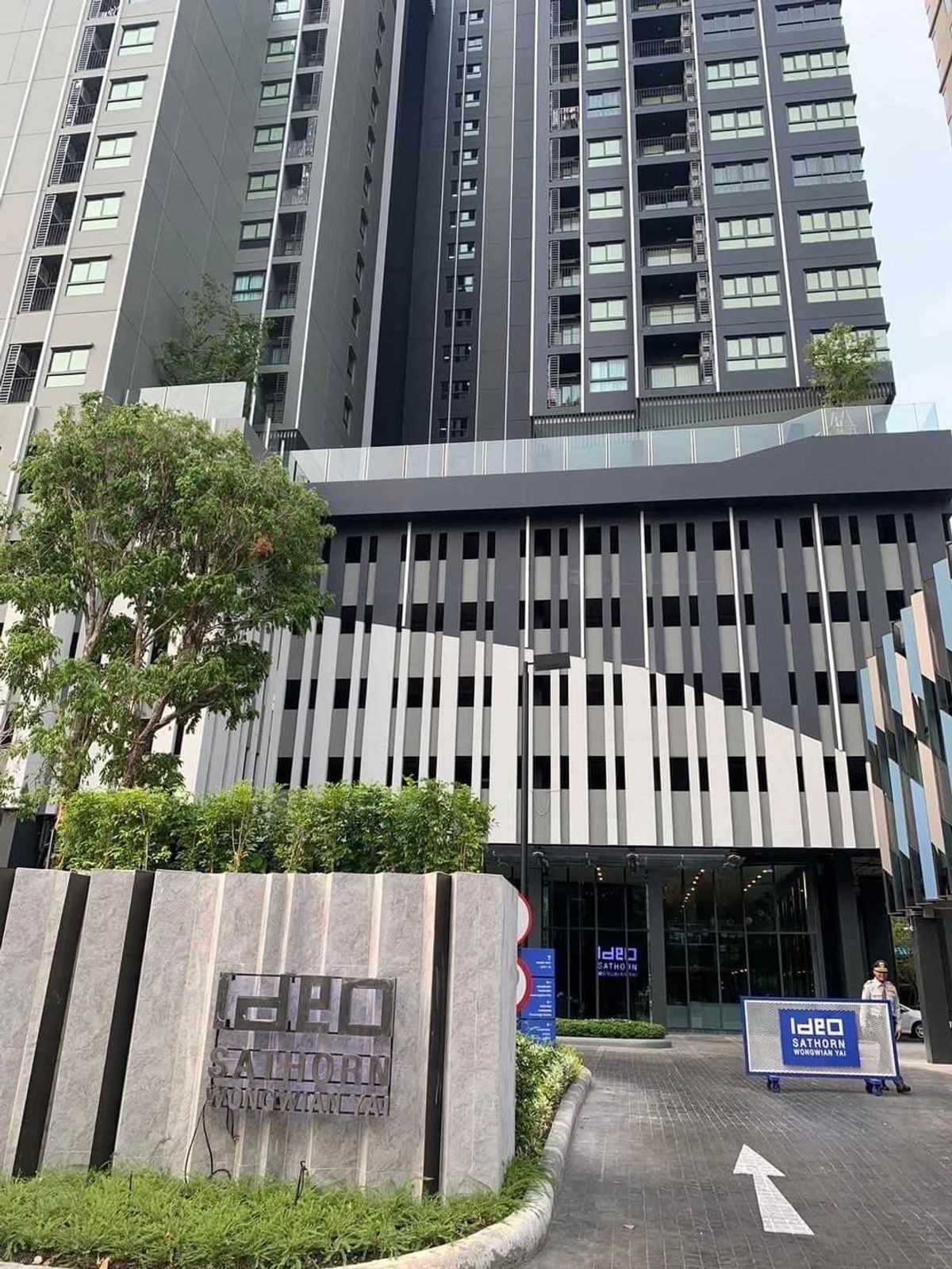 For RentCondoWongwianyai, Charoennakor : CO01-2765  New condo rental ✨ Complete furniture  Condo 🏢 Idio Sathorn-Wongwian Yai   (Ideo Sathorn Wongwianyai) Corner room  ◾ Room area 28 square meters  ◾ Floor 8  There is a microwave, refrigerator, water, water, TV, complete electrical applian