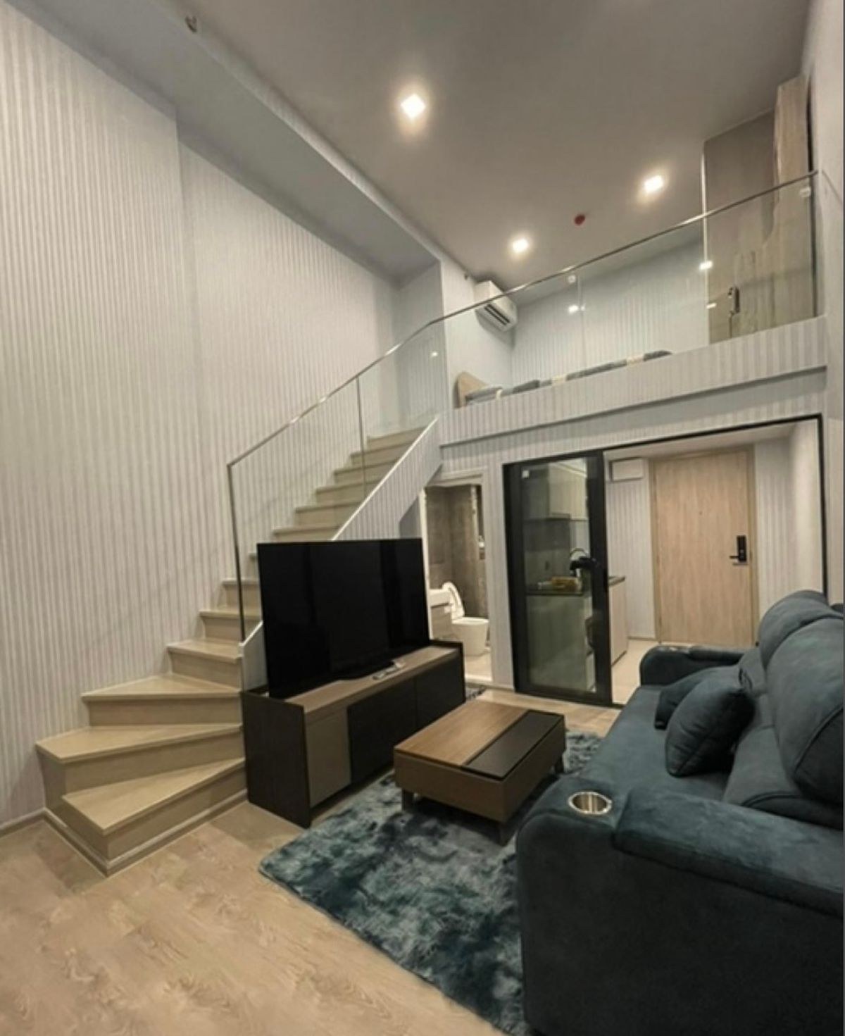 For RentCondoRama9, Petchburi, RCA : Rent The Tree Phatthanakan - Ekkamai, beautiful Durox room, ready to be near the Airport Link Ramkhamhaeng. Interested in Atline.@841QLNR