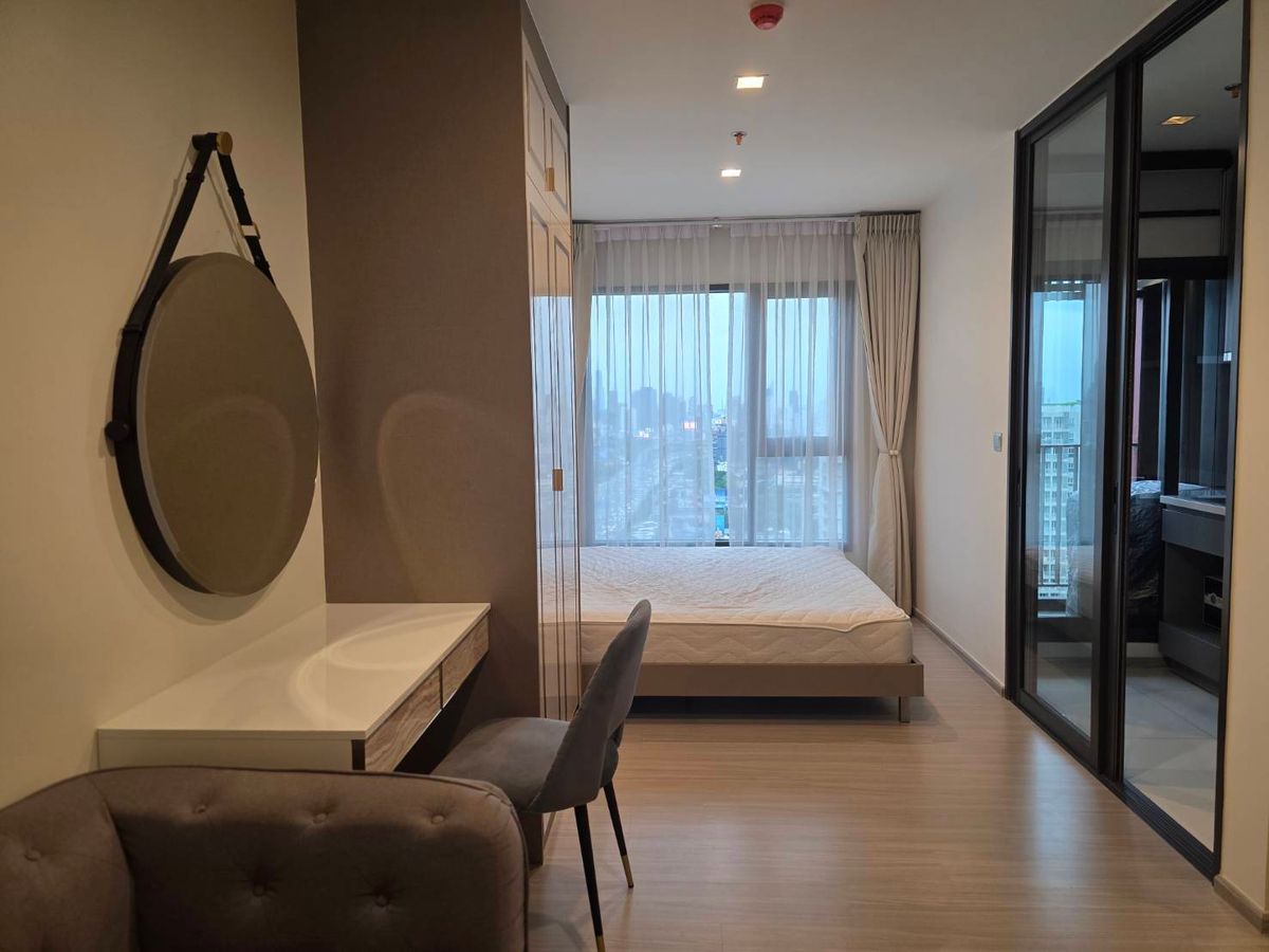 For RentCondoRama9, Petchburi, RCA : !! Beautiful room for rent. Life Asoke Hype condo near MRT Rama 9.