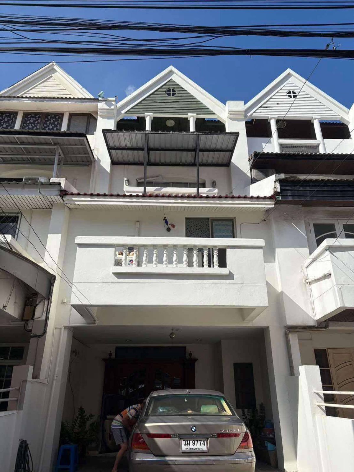 ให้เช่าทาวน์โฮมสะพานควาย จตุจักร : ให้เช่า บ้านทาวน์โฮม / โฮมออฟฟิศ 4 ชั้น เป็นบ้านนอกโครงการ ตึกเก่า แต่โครงสร้างแข็งแรง แผ่นดินไหว ไม่มีจุดร้าว 35 ตร.วา 2 ตึก (ในพื้นที่เดียวกัน ) 