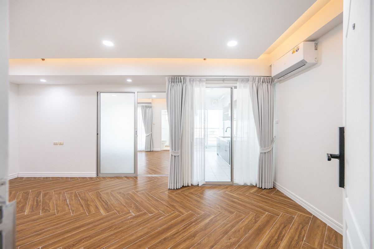 ขายคอนโดพัฒนาการ ศรีนครินทร์ : ขาย!!! 🏙️ คอนโด Supalai Park Srinakarin (  ห้องกว้าง รีโนเวทใหม่เรียบ หรู👍👍👍  )