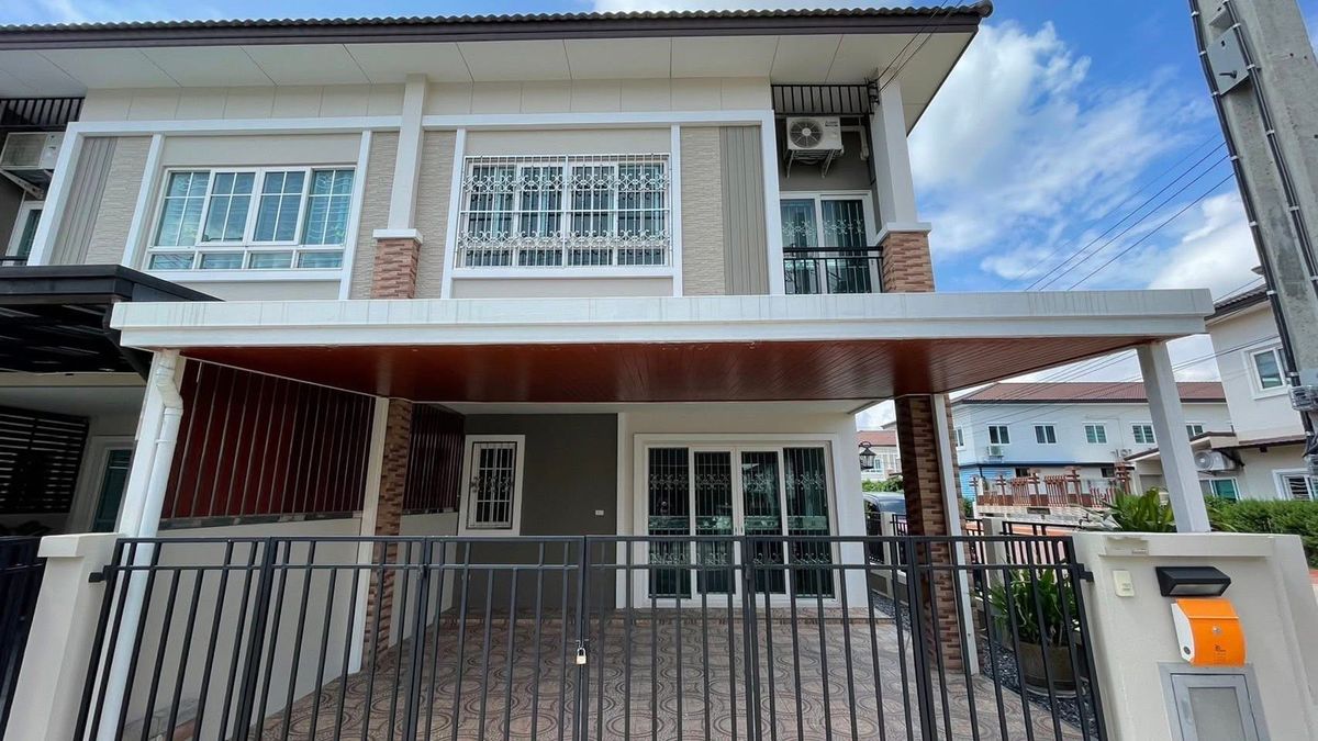 For RentTownhomeMin Buri, Romklao : Rent a townhome, The Passage, Ram Inthra-Khubon Near fashion island, pink MRT, Khubon Station