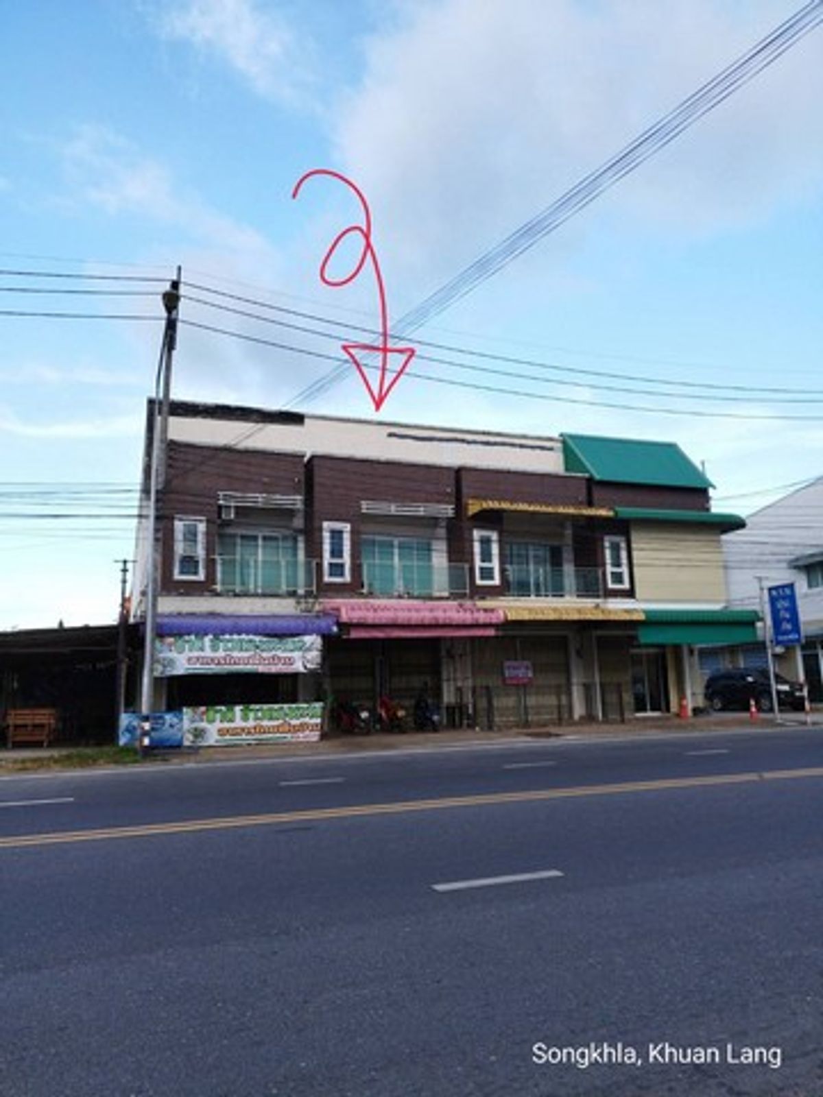 ขายอาคารพาณิชย์หาดใหญ่ สงขลา : [ขาย] อาคารพาณิชย์ 2 ชั้น | 21.7 ตร.ว. | ใกล้สนามบินหาดใหญ่ | เพียง 3.3 ล้านบาท ทำเลทอง! ห่างจากสนามบินเพียง 2 กิโลเมตร ติดถนนใหญ่