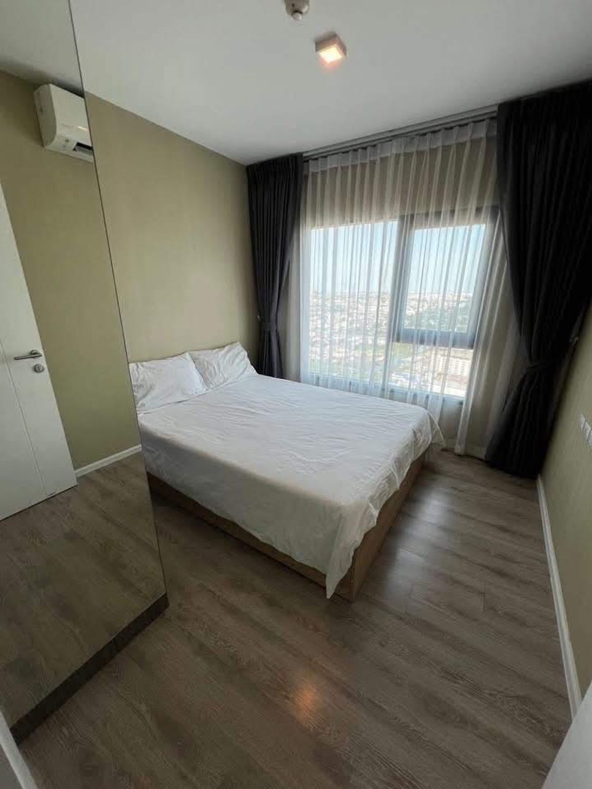 For RentCondoSamut Prakan,Samrong : Urgent rent, Kensington Condo, Sukhumvit-Thepharak, MRT Thippawan (connected to the Samrong BTS), very convenient. Interested to say hello.
