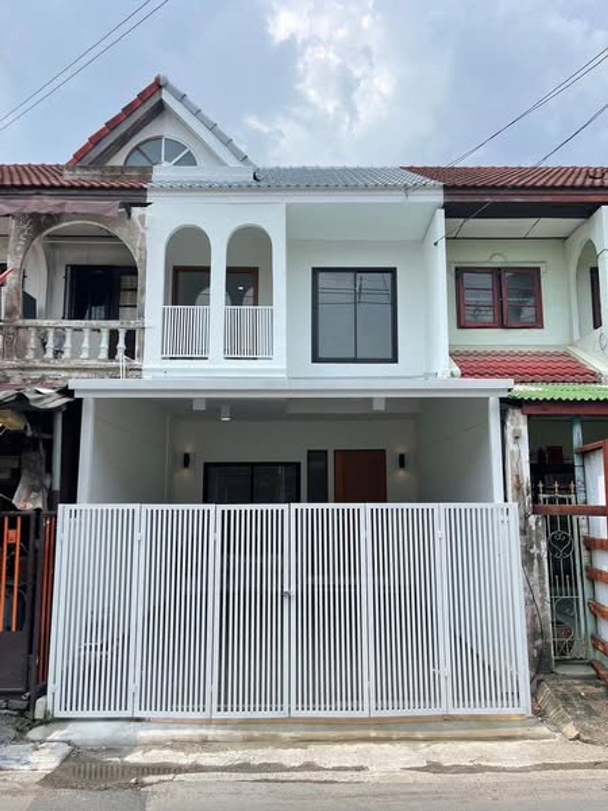 For SaleTownhomeNawamin, Ramindra : For sale 2-story townhouse, Nawamin 111, new renovated house, beautiful house, ready to contact 065-6641496 (Emmy)
