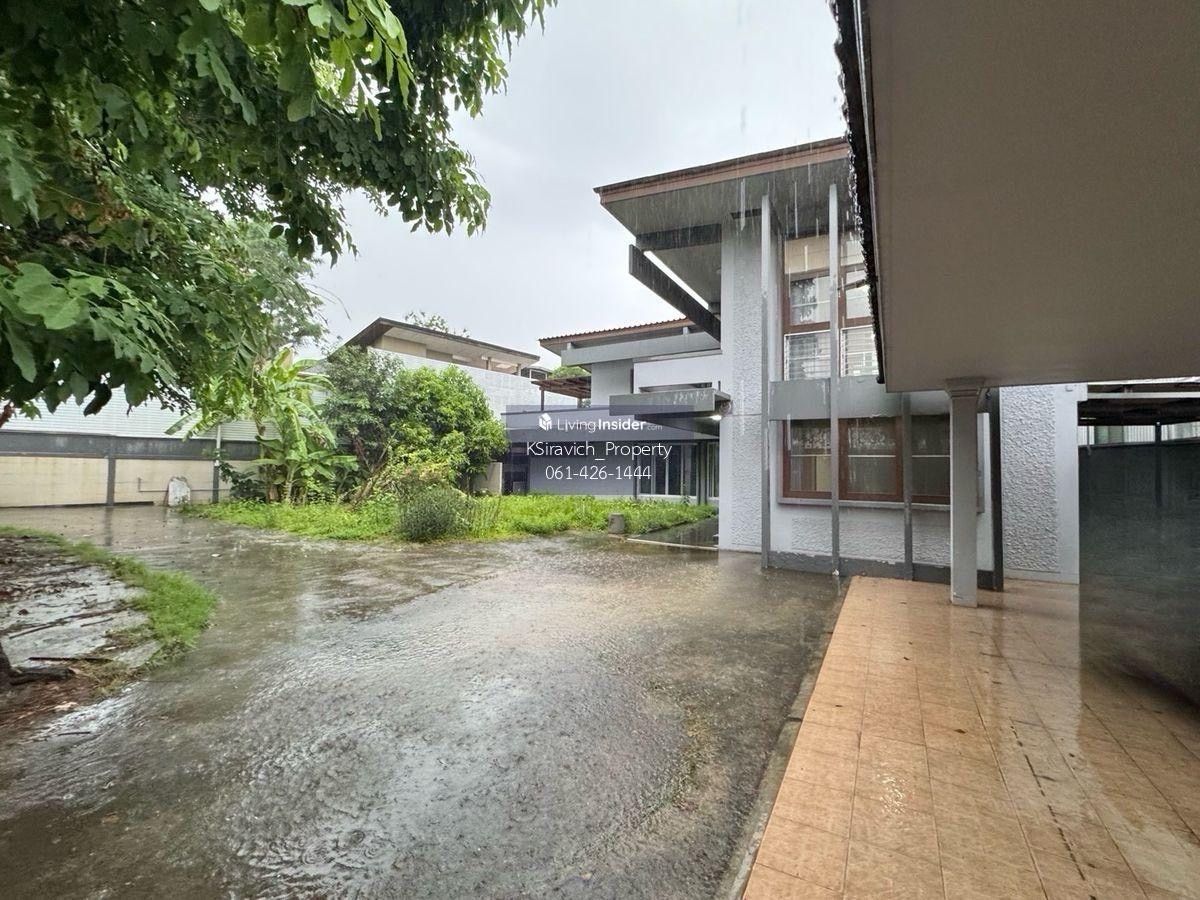 For RentHome OfficeSukhumvit, Asoke, Thonglor : Rent Mid-century Home Single House 164 sq.w. 8 Parking, Office, Studio, Production, Content Creator, Digital Marketing Agent, Logistics, E-Commerce PlateForm Online