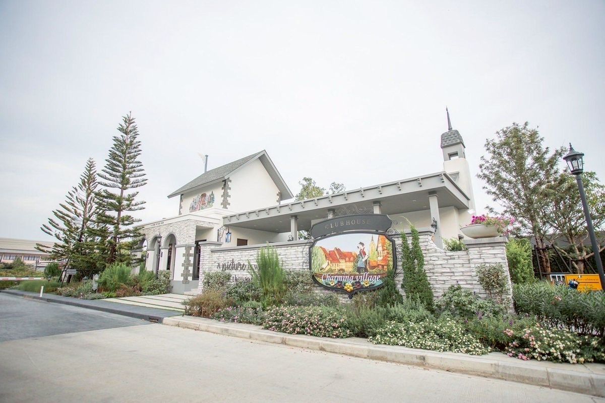 For RentTownhomeBangna, Bearing, Lasalle : ME250056 2 -story townhome for rent, Indy 5, Bangna km 7, near Mega & Amp; IKEA Bangna