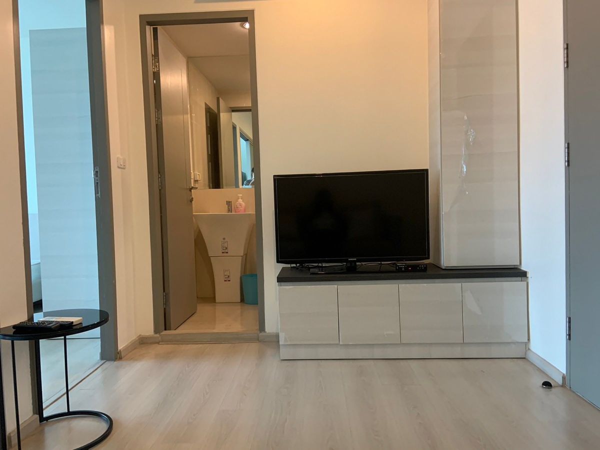 For RentCondoRatchadapisek, Huaikwang, Suttisan : LIFE Ratchadaphisek Building B, Floor 11 | 1 Bedroom, quiet corner room, near MRT Huai Khwang! 💵 Rent 15,000 baht/month 📌 Ref: T1729 📱 Line ID: TRCONDO