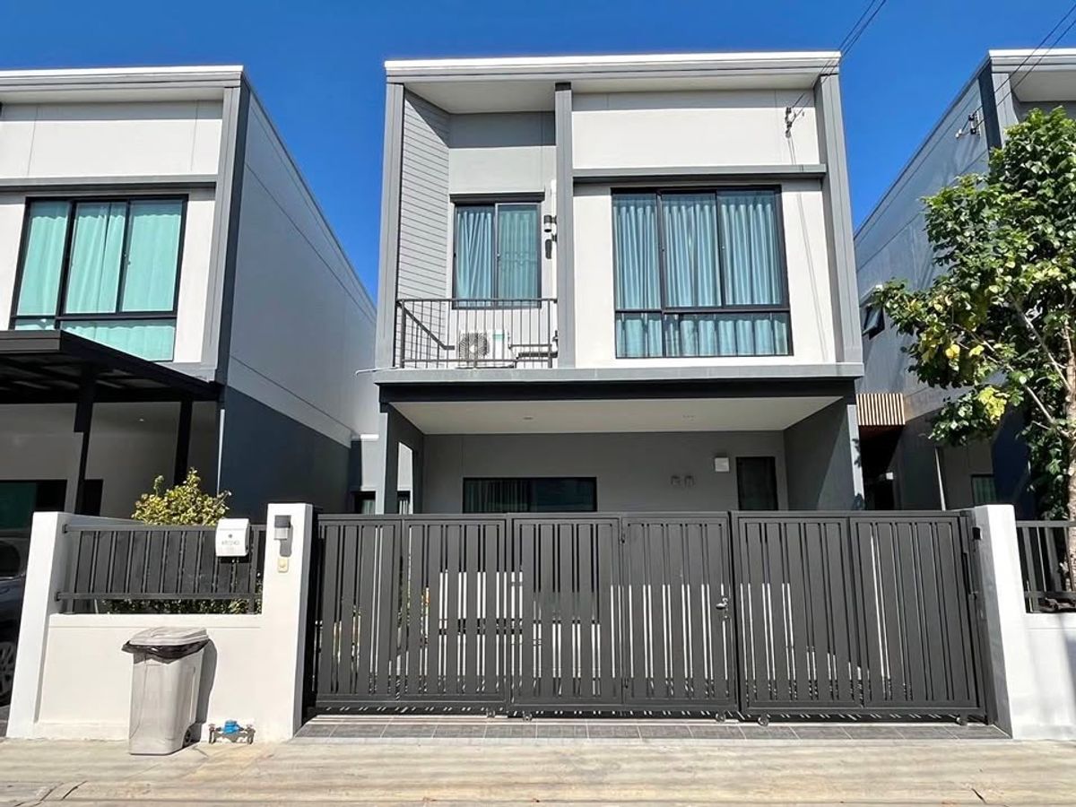 For RentHouseYothinpattana,CDC : 2 -storey house for rent, area 27 sq.w., 163 sqm. 4 bedrooms, 3 bathrooms, 1 living room, 1 kitchen, 1 multipurpose room, parking in 2 cars.