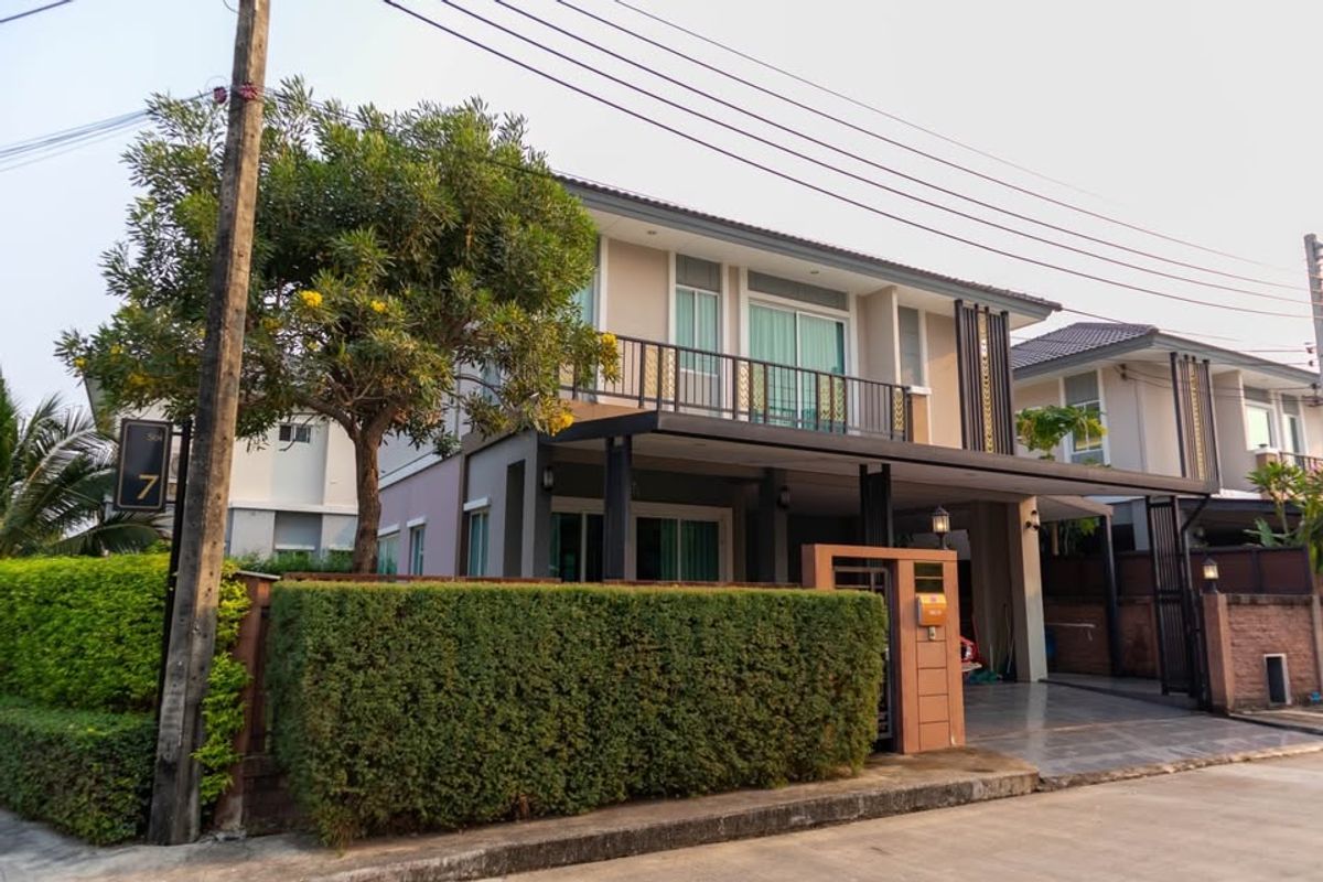 For RentHousePattanakan, Srinakarin : Luxury house for rent Passorn Prestige Village, Phatthanakan 44 | After the opposite corner of the pool | with 1 July 2025 💵 Rent 90,000 baht/month 📌 Ref: T1732 📱 Line ID: Trcondo