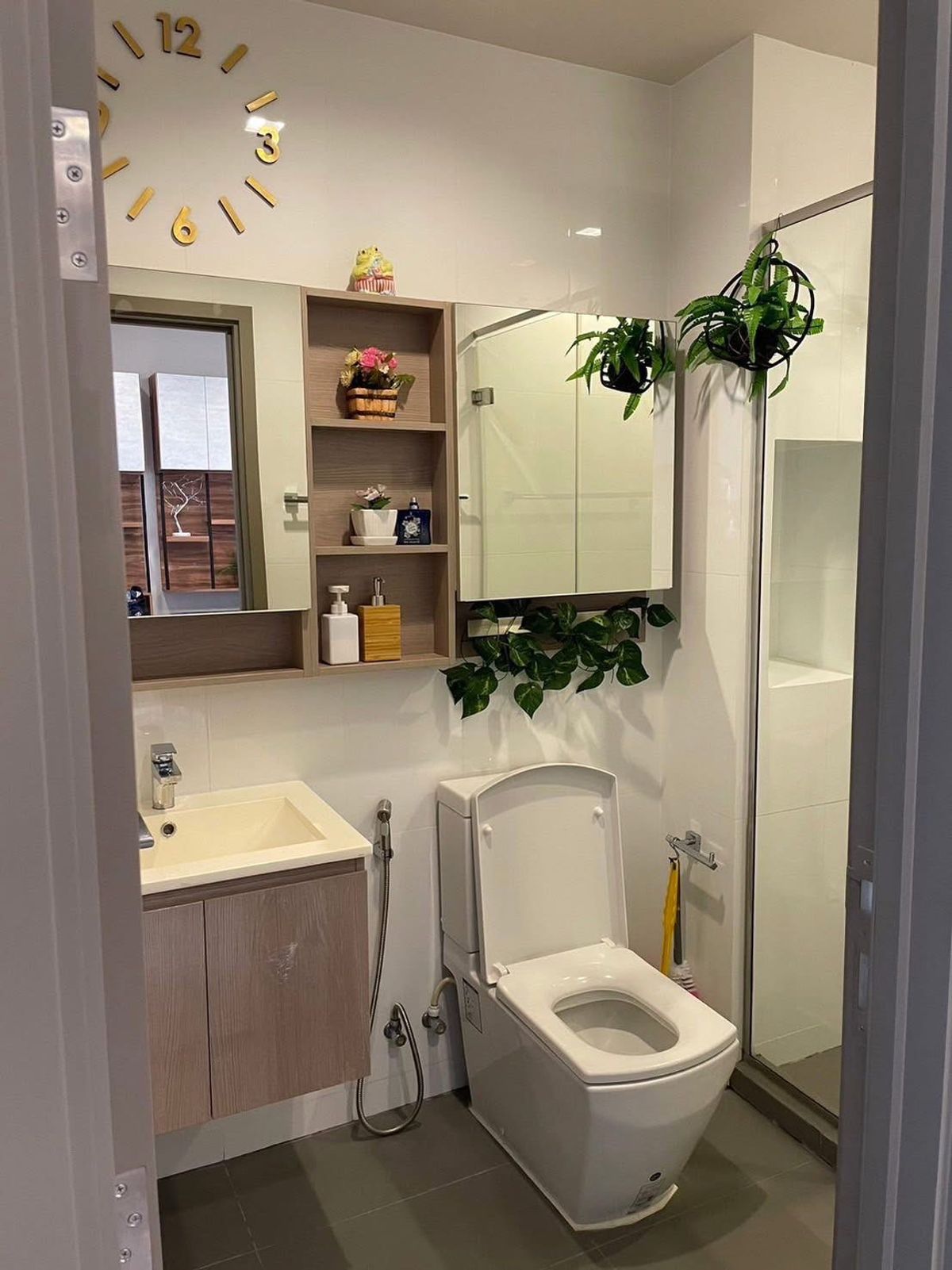 For RentCondoBang Sue, Wong Sawang, Tao Pun : Rental, very cheap condo, The Line Wongsawang 2 minutes, MRT Wongsawang Condo For Rent Big Room The Line Wongsawang 2 min to MRT Station.