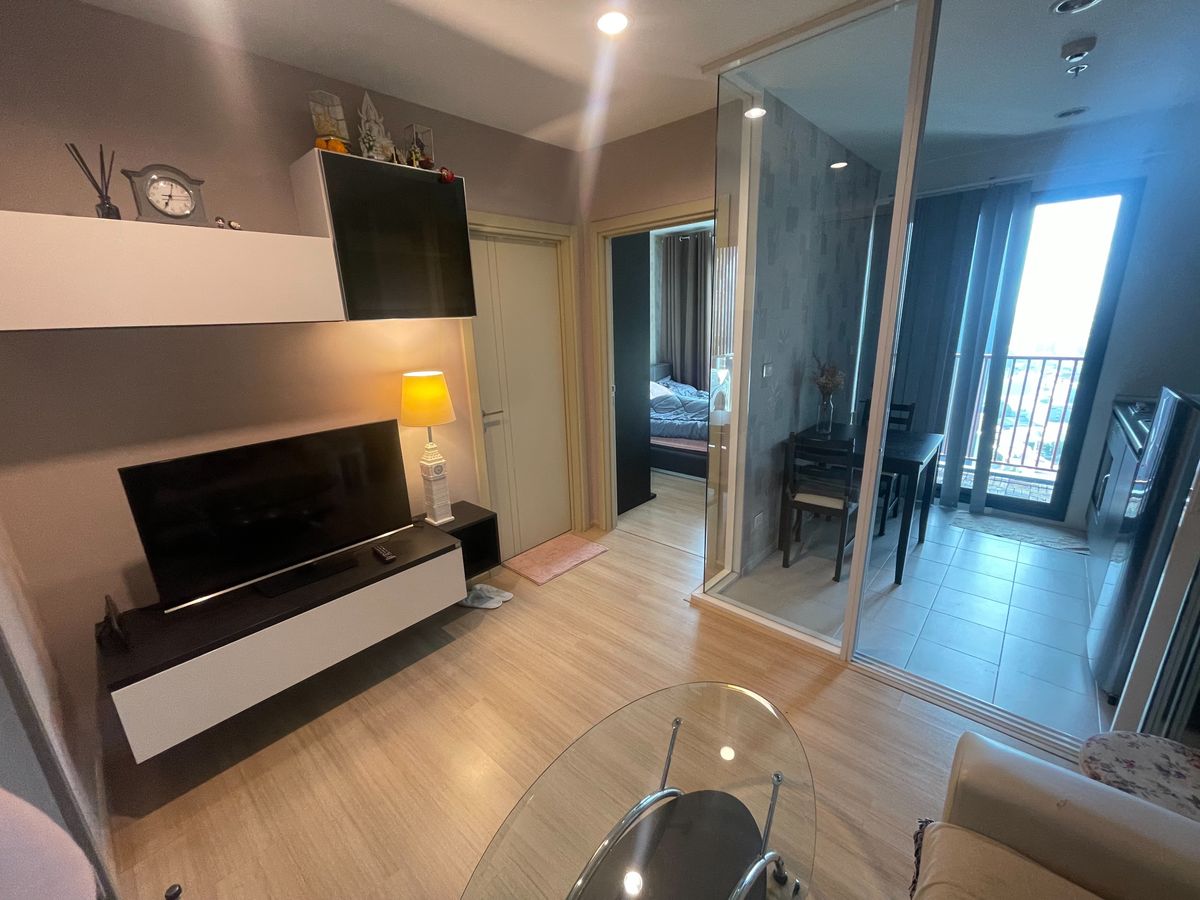 For RentCondoRama9, Petchburi, RCA : The Base Rama9 Ramkamhaeng is available for rent.