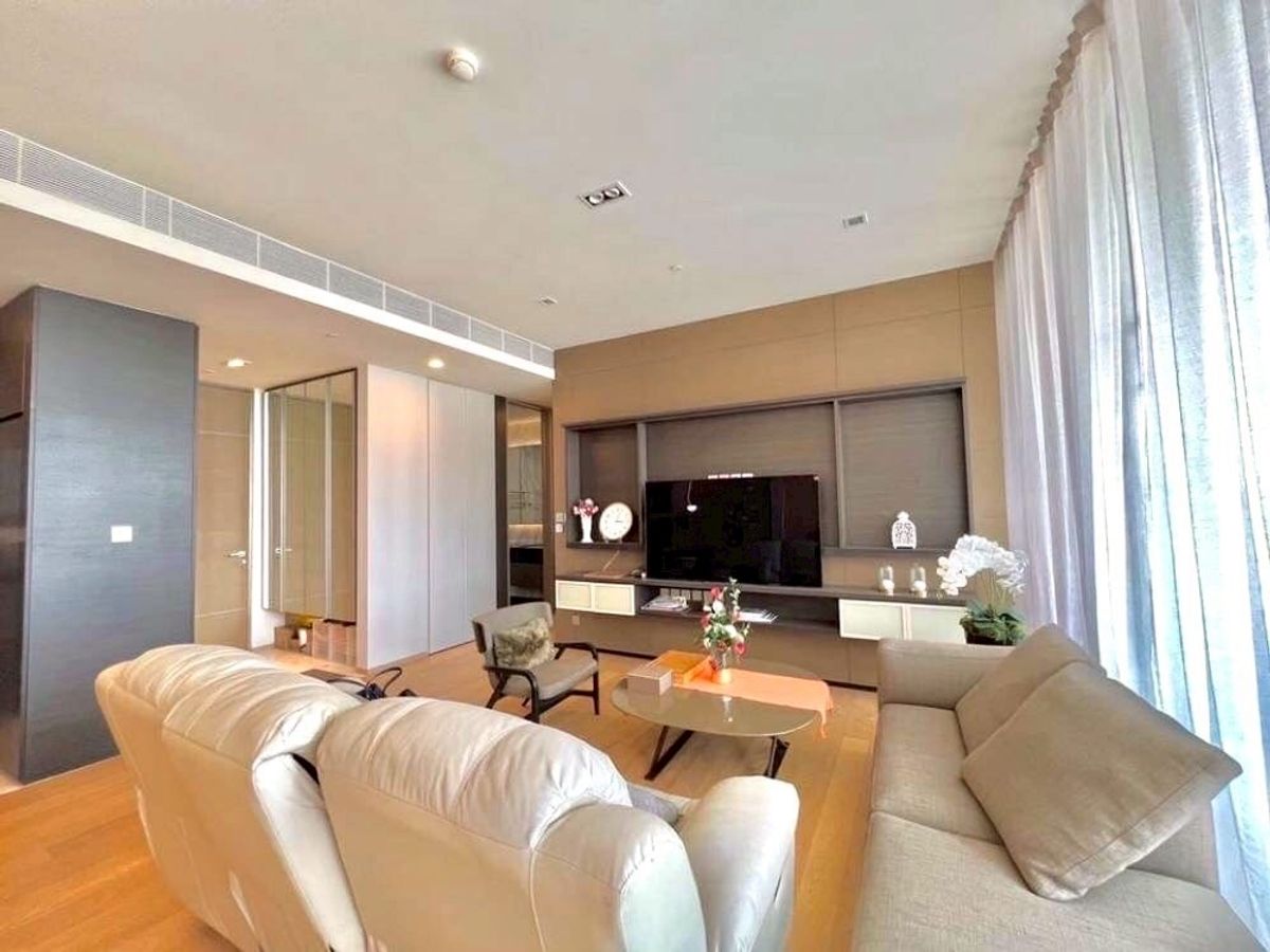 For RentCondoSilom, Saladaeng, Bangrak : Saladaeng One (For Rent) 2 Bed 2 Bath. Area 110 SQM. Near Lumpini Park *RENTAL 130,000 THB PER MONTH #Code0440