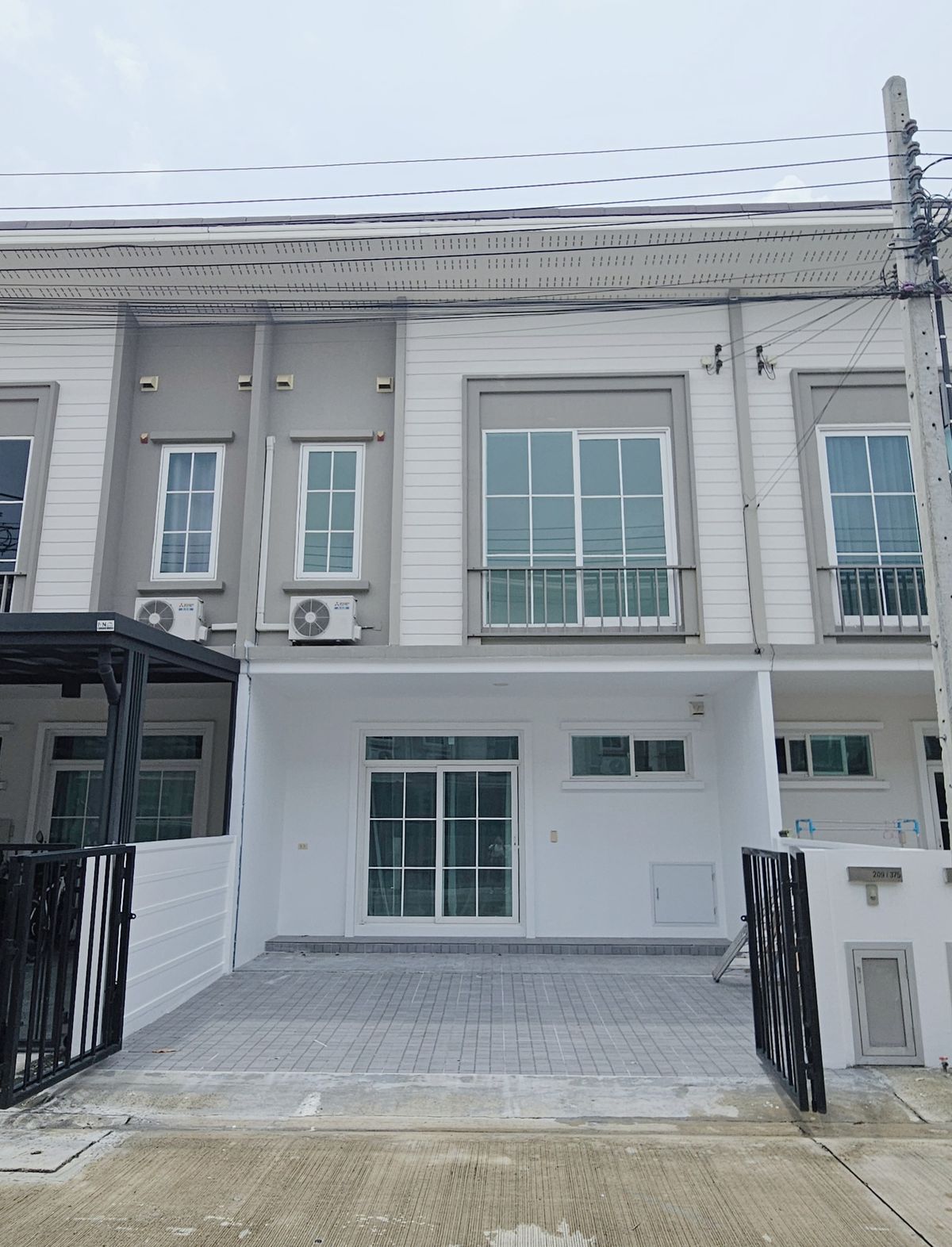 ให้เช่าทาวน์โฮมพระราม 5 ราชพฤกษ์ บางกรวย : 🔴22,000฿🔴 𝗤 𝗗𝗶𝘀𝘁𝗿𝗶𝗰𝘁 𝗪𝗲𝘀𝘁𝗴𝗮𝘁𝗲┃คิว ดิสทริค เวสต์เกต ✅ ใกล้ Central Westgate ยินดีบริการ🙏สนใจทัก 𝙇𝙄𝙉𝙀 มานะคะ (ตอบไวมาก):​📱 รหัสทรัพย์​ 6805-1908 📱: ไอดีไลน์:@bbcondo88