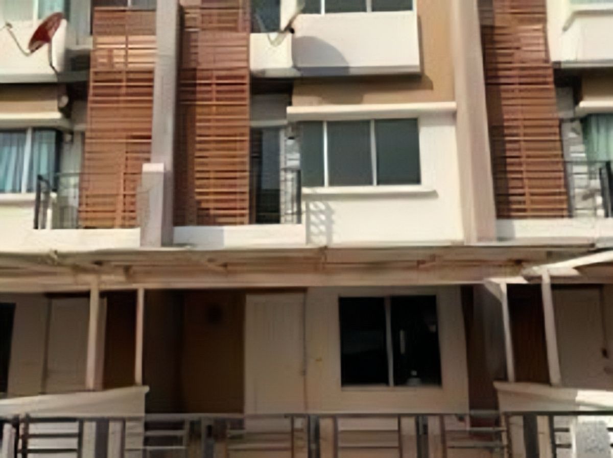 ให้เช่าทาวน์โฮมลาดกระบัง สุวรรณภูมิ : ให้เช่าทาวน์โฮม หมู่บ้าน Town Plus อ่อนนุช ติดถนนใหญ่ ใกล้สนามบินสุวรรณภูมิ, Airport Link ลาดกระบัง