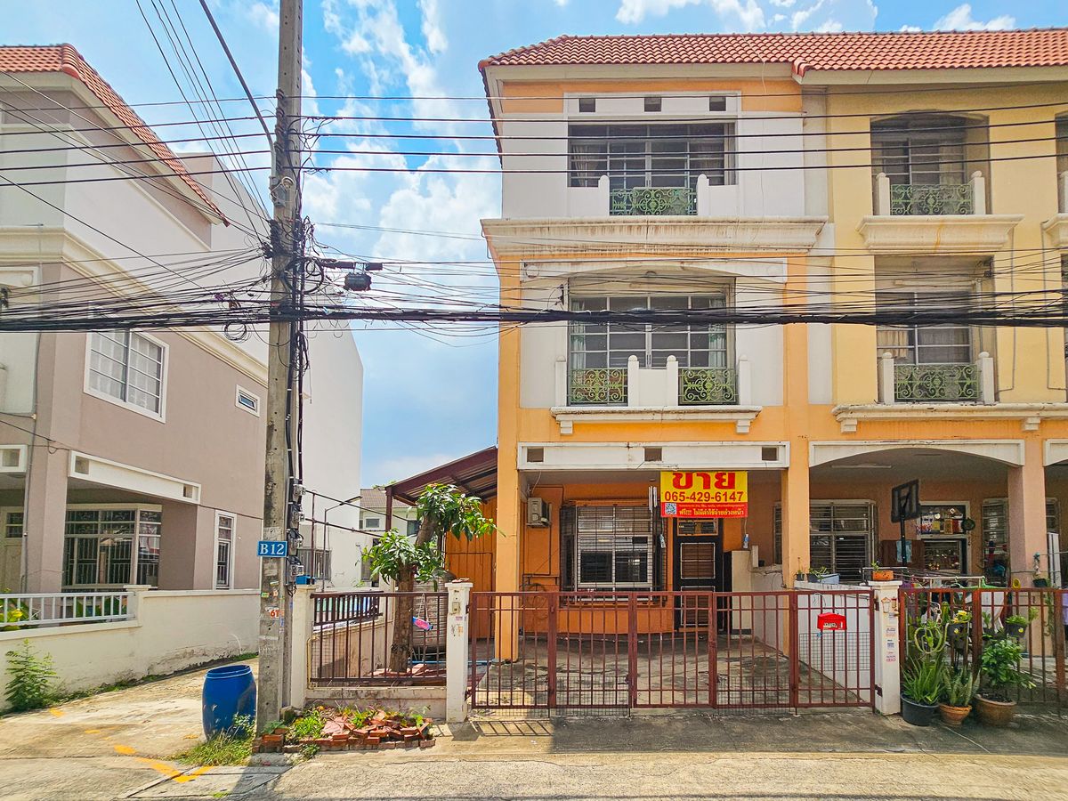 ขายทาวน์โฮมอ่อนนุช อุดมสุข : ขายทาวน์โฮม 3 ชั้น หมู่บ้านแกรนด์วิลล์ อ่อนนุช 80 | หลังมุม 30.5 ตร.วา | พื้นที่ใช้สอย 176 ตร.ม. | ราคาเพียง 2.69 ล้านบาท!