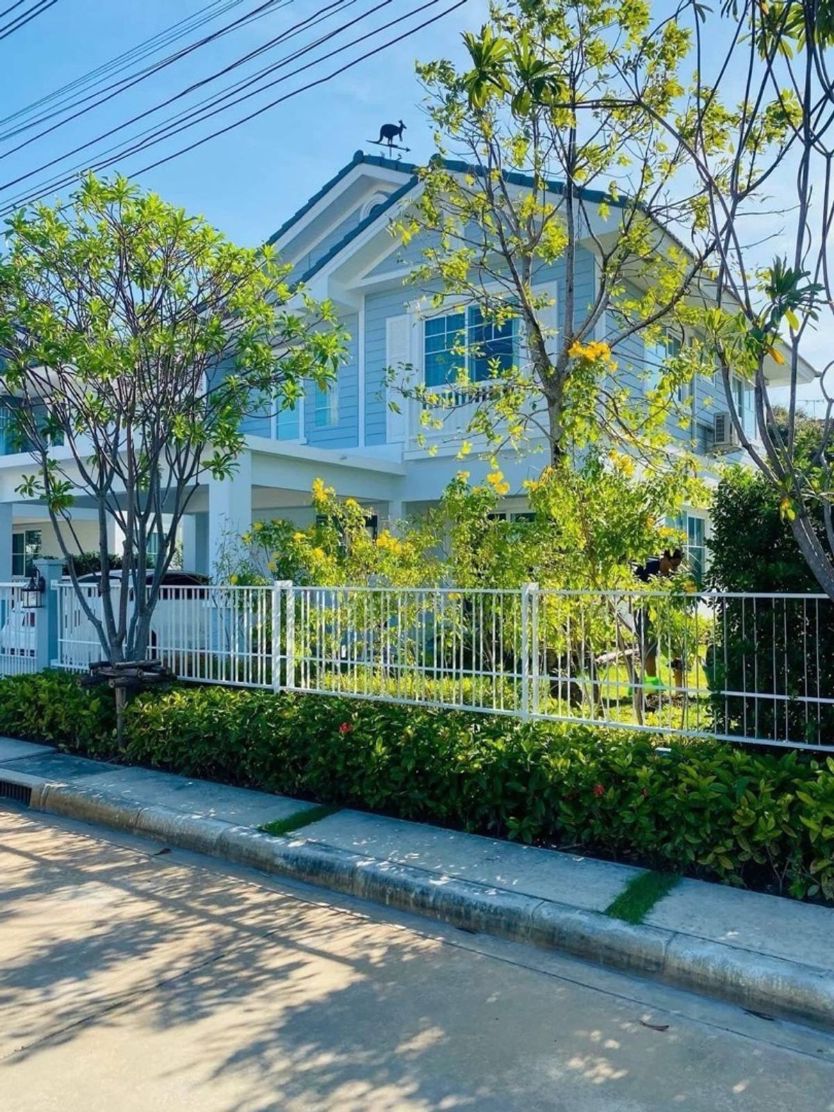 For RentHouseBangna, Bearing, Lasalle : BD04- 2856   Quick rental project Villaggio  Tangru, Bang Phli, Samut Prakan  Detached house, back corner, front of the lake view + fountain   A magnificent view of the house, very beautiful, good scenery  🟩 98%new condition house, not staying   