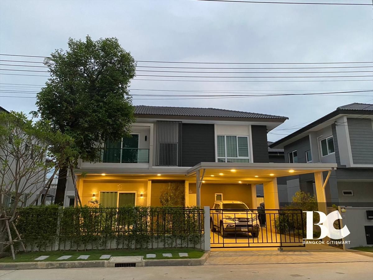 For SaleHousePathum Thani,Rangsit, Thammasat : Single House, Centro Phahon-Vibhavadi 2 📍 Big 190 sq.m., 4 bedrooms, only 8.86 negative. 🔥 Only !! Near Future Park, Rangsit, only 2 km (interested, contact 062-362-5623 Agent)