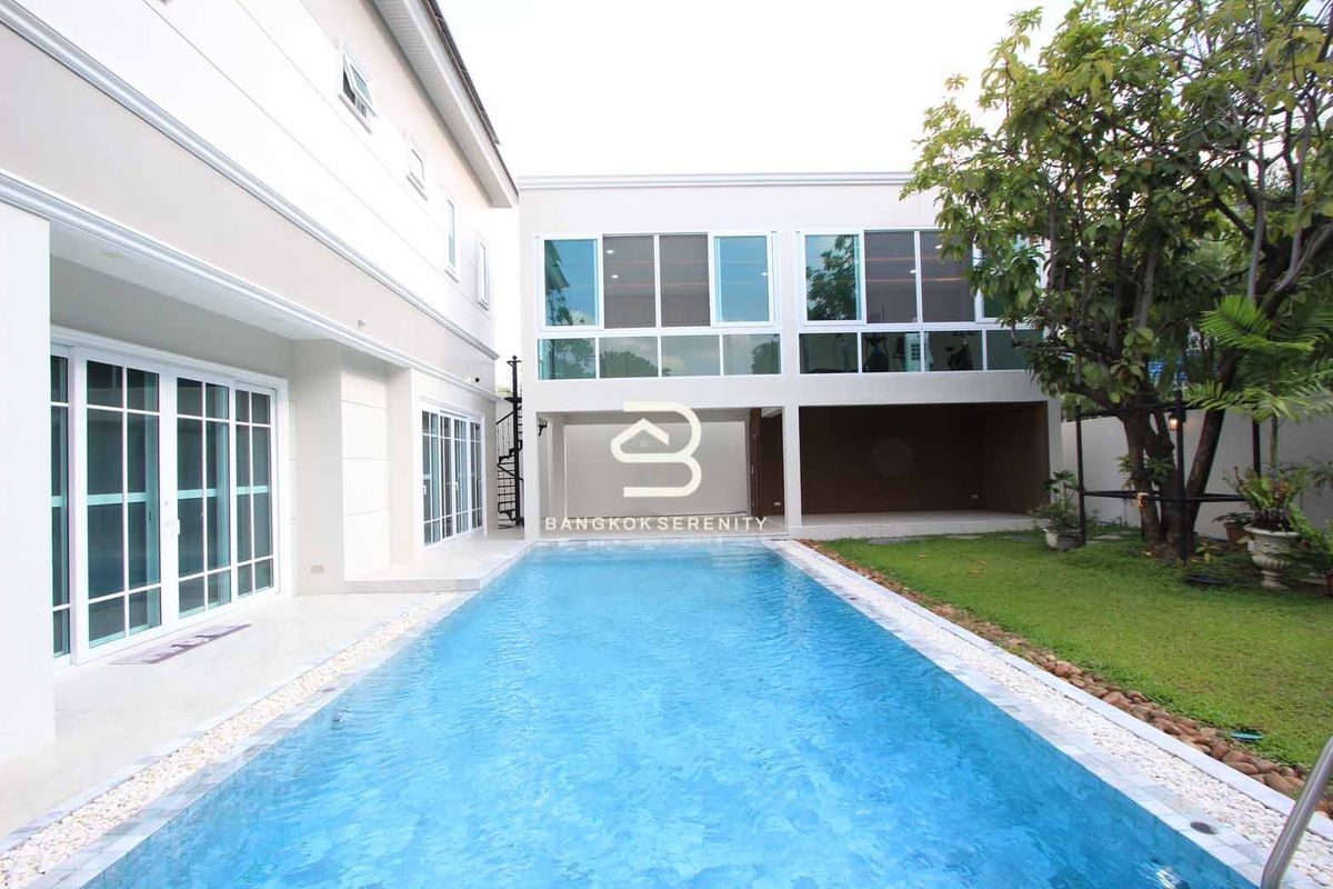 For SaleBangna, Bearing, Lasalle : House for sale with a swimming pool Bang Na near the airport