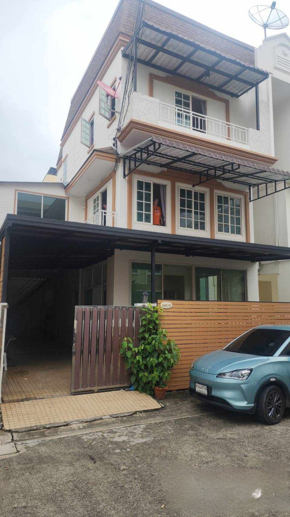 ให้เช่าทาวน์โฮมพระราม 5 ราชพฤกษ์ บางกรวย : ให้เช่าโฮมออฟฟิศ 3  ชั้น หมู่บ้านลภาวัน 