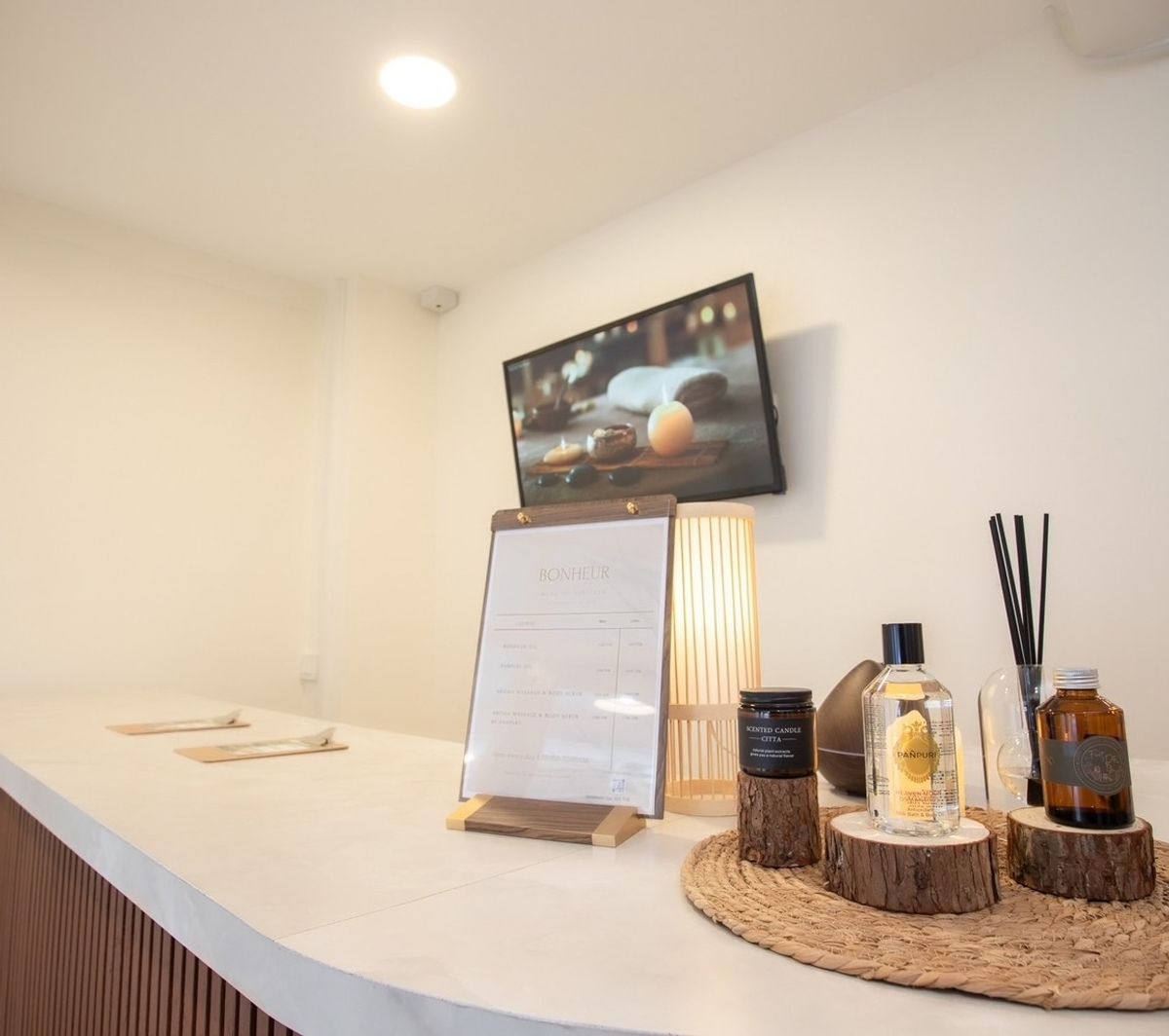 เซ้งร้านค้า/ตลาดนัดพุทธมณฑล ศาลายา : เซ้งร้านนวด สปา ย่านทองหล่อ เอกมัย ย่านคนมีกำลังจ่าย ใกล้รถไฟฟ้า