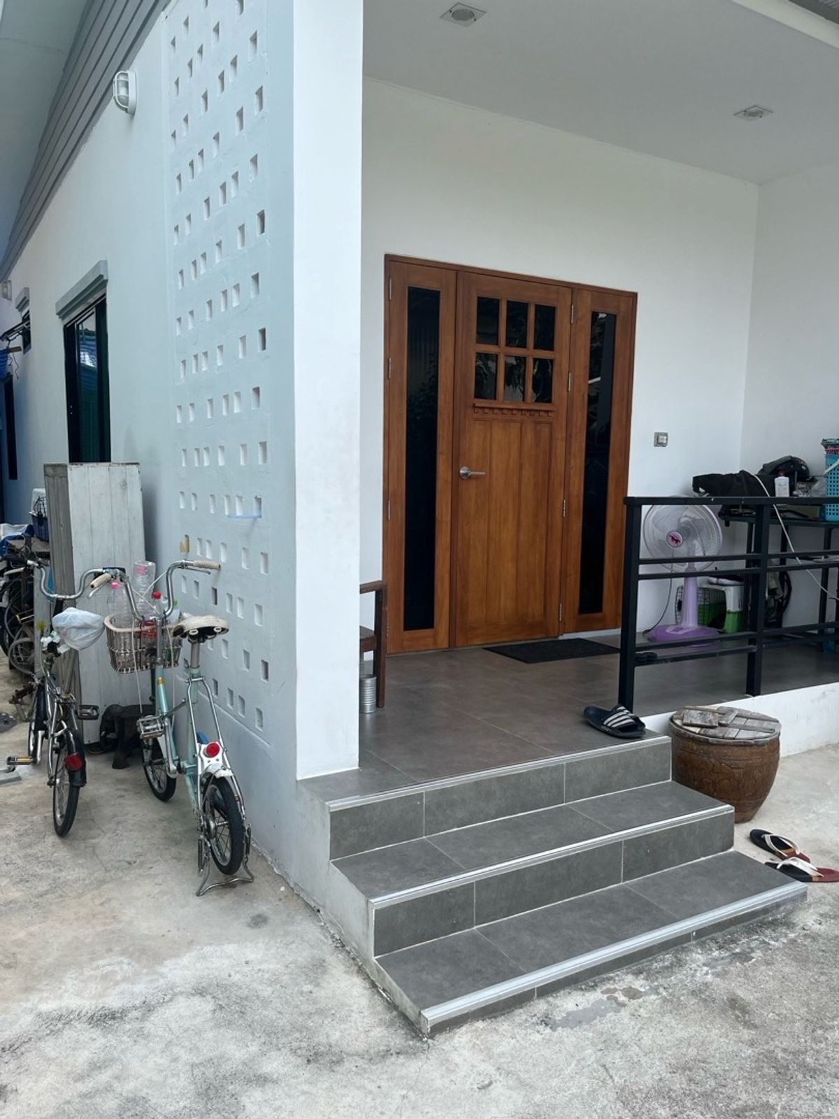 ขายบ้านราษฎร์บูรณะ สุขสวัสดิ์ : ขายบ้านเดี่ยวชั้นเดี่ยวพร้อมผู้เช่า พร้อม ติดถนนอีก 1 ห้อง  ทำเลเยี่ยม ประชาอุทิศ69แยก16-3 ราคา 4.7 ล. 0648914530 