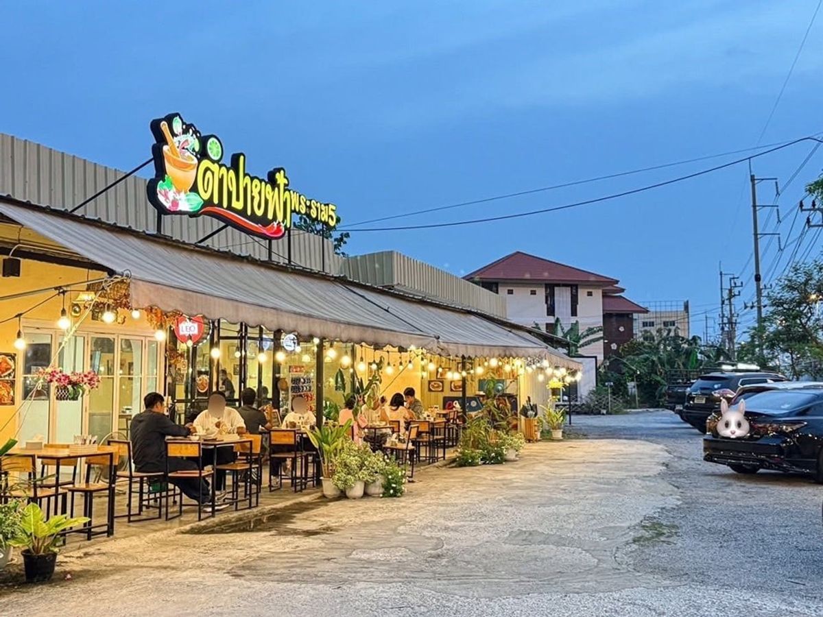 For LeaseholdRetail SpaceRama5, Ratchapruek, Bangkruai : Quickly, Rama 5, Nakhon In Road, opened for over 2 years. There are a lot of parking.