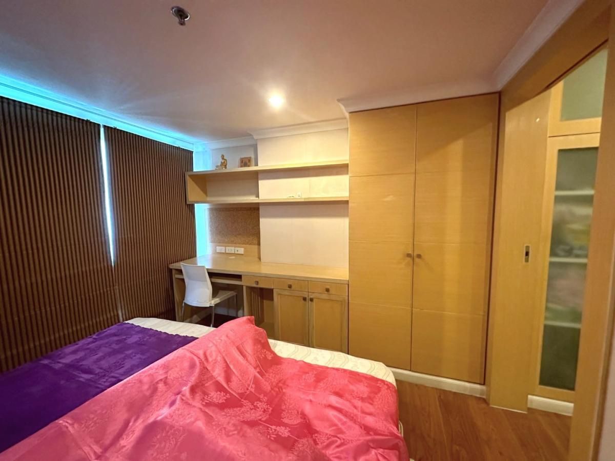 For SaleCondoSukhumvit, Asoke, Thonglor : Condo for sale, Grand Park View Asok, the mall is under the condo. Opposite the Grammy building near SWU, high class, beautiful room, furniture Ready to enter. Price 3.5 MB. Interested, contact 092-6905445.