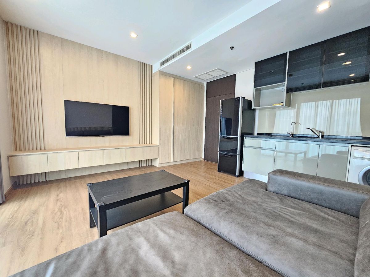 For RentCondoSukhumvit, Asoke, Thonglor : [Rent] 1 bedroom 52 square meters, new renovated, ready to stay. Tel. 0994629391 Bird