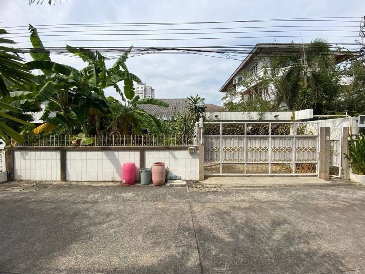 ขายบ้านสะพานควาย จตุจักร : ปล่อยขาย บ้านเดี่ยว 102 ตารางวา ซอย อินทามระ 37 ใกล้ ลาดพร้าว , สะพานควาย , ประดิพัทธ์ , รัชดา - ดินแดง - พระราม 9