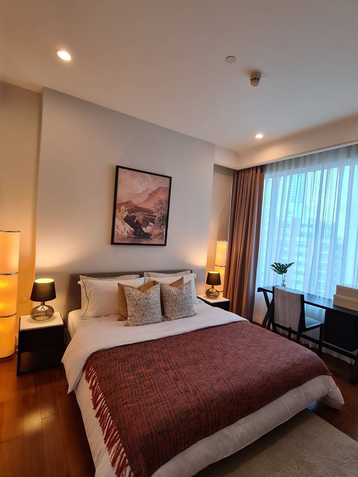 ให้เช่าคอนโดวิทยุ ชิดลม หลังสวน : Condo for Rent | Q Langsuan 2 Bedrooms, 2 Bathrooms