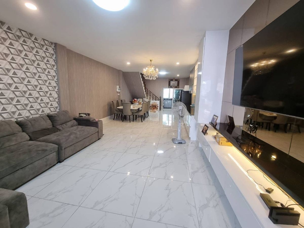 ให้เช่าทาวน์โฮมรัชดา ห้วยขวาง : ให้เช่าทาวน์โฮมสุทธิสาร 4 ชั้น+ด่านฟ้า เดินไป MRT สุทธิสารได้ ใกล้ The Street Ratchada