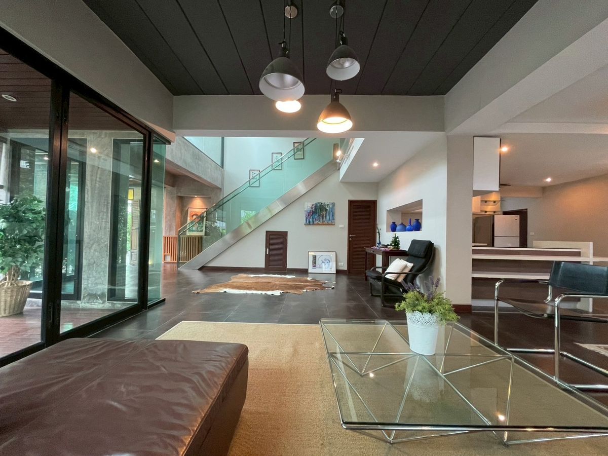 ให้เช่าบ้านสุขุมวิท อโศก ทองหล่อ : ให้เช่าบ้านเดี่ยว 3 ชั้น ในซอยสุขุมวิท 53