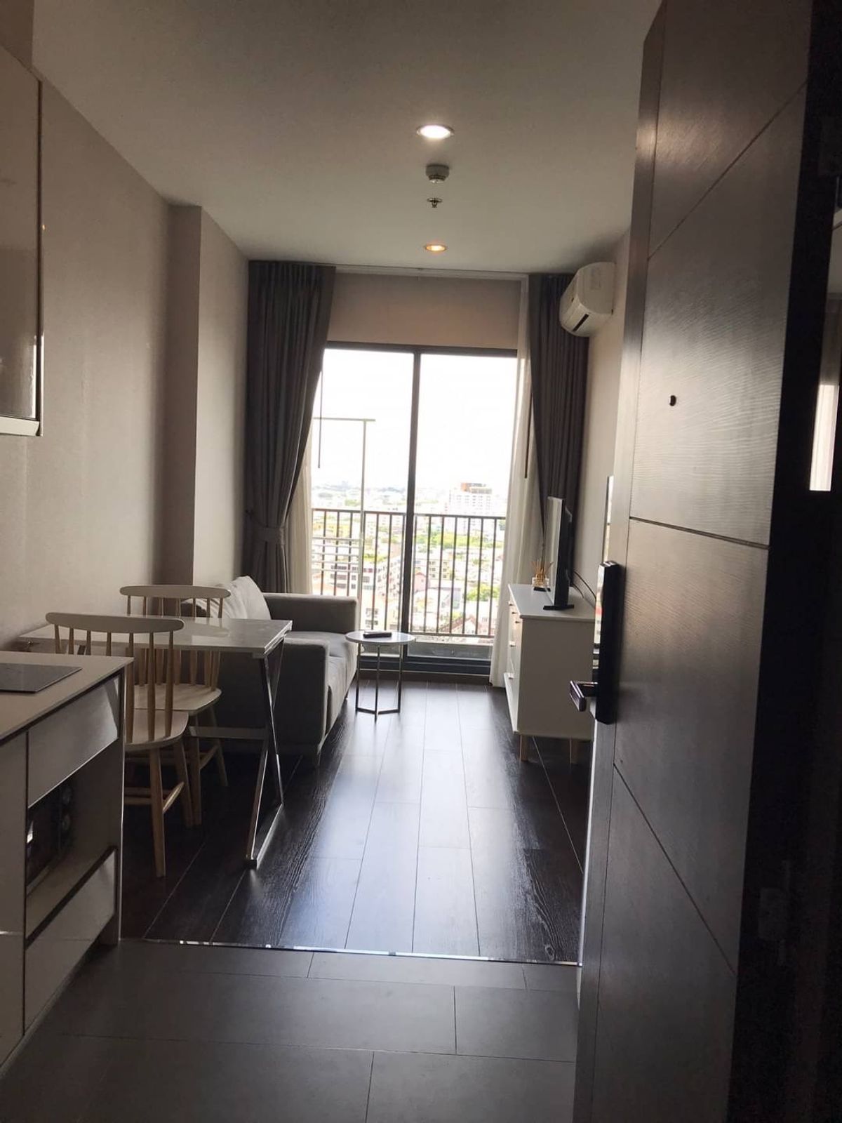 For RentCondoSukhumvit, Asoke, Thonglor : Condo for rent. C EKKAMAI. Completed condo, ready to be near the Ekkamai BTS BTS and many department stores !!