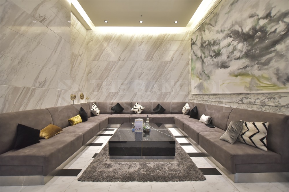 ขายคอนโดพระราม 9 เพชรบุรีตัดใหม่ RCA : ขายด่วน ขาดทุน Life Asoke   1 bedroom 1 bathroom   35Sq.m. เพียง 4,850,000 บาท ถูกมาก  โครงการ สวย น่าอยู่ ฮอตมาก  ใกล้ทั้ง รถไฟฟ้าและ แอพอทลิงค์