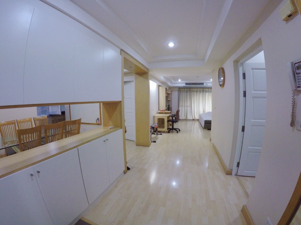 Condo around BTS PhromPhong 3 Beds 140 sqm 45,000 THB Loading...
